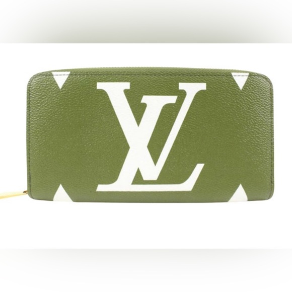 Pre-owned AUTHENTIC LOUIS VUITTON Khaki & Green Monogram Giant Zippy Wallet 😍 - Picture 13 of 14